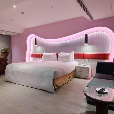 Surreal Motel Hsinchuang Exterior foto
