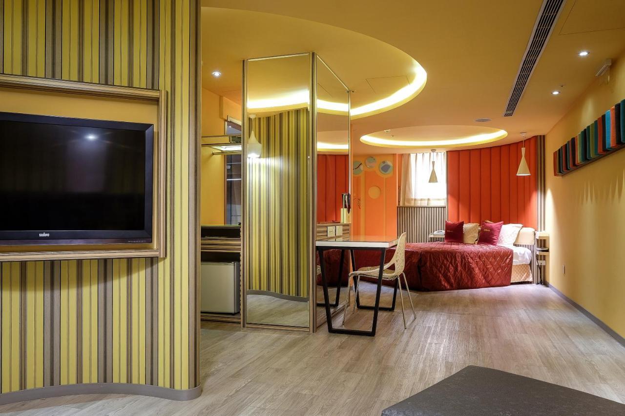 Surreal Motel Hsinchuang Exterior foto